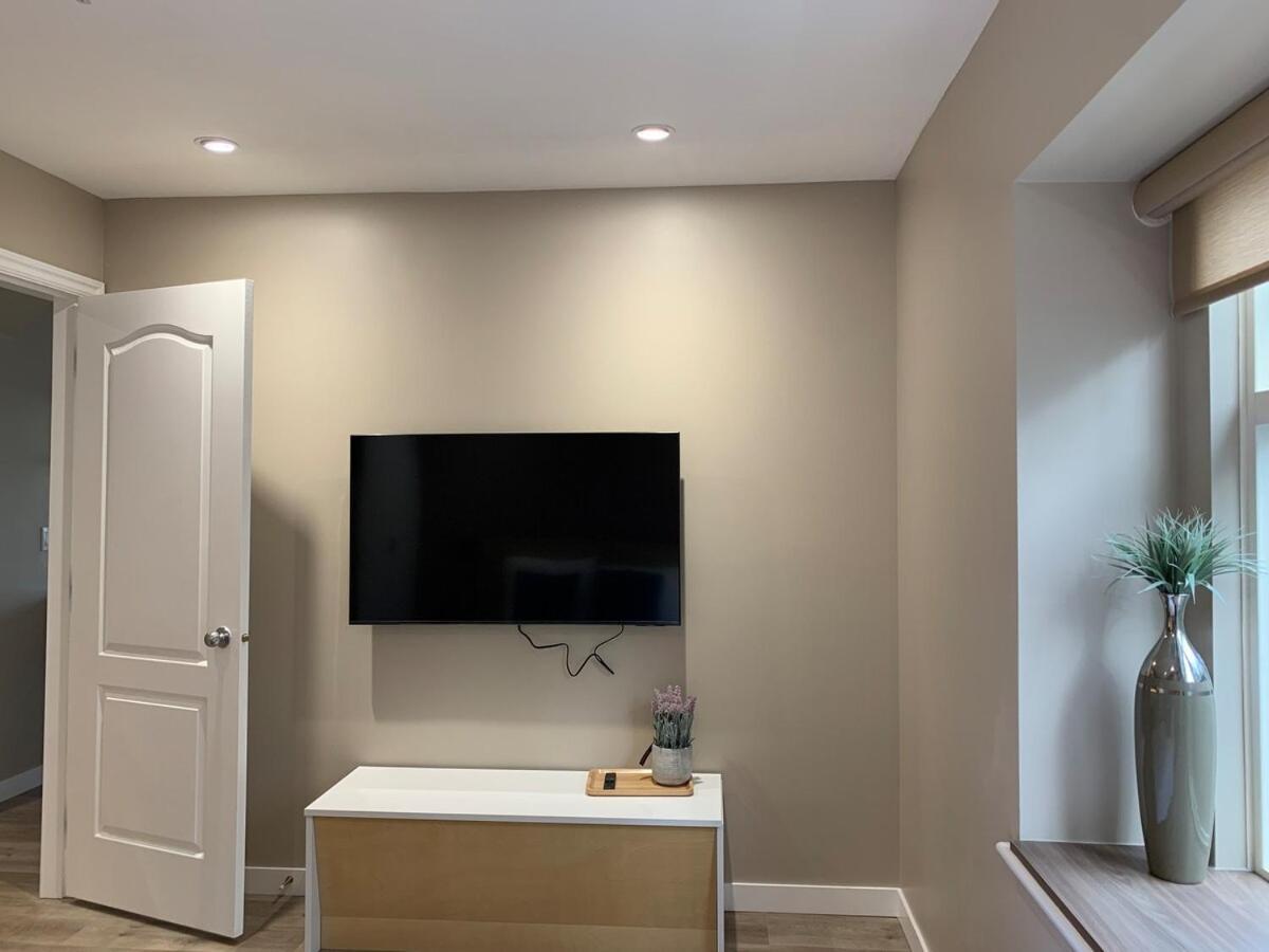 The Scandinavian House By Maple Dream Homestay- Near Sky Train Apartment Vancouver