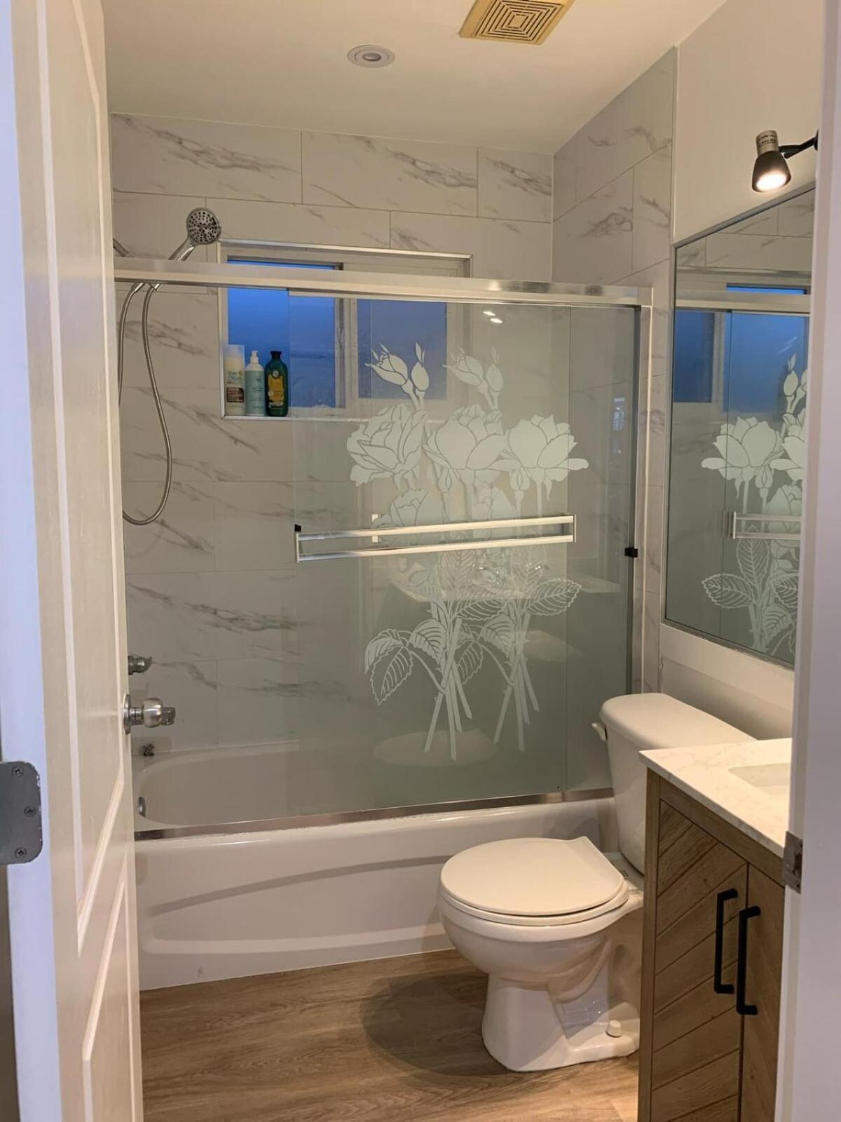 The Scandinavian House By Maple Dream Homestay- Near Sky Train Apartment Vancouver